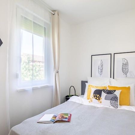 Sunny Balcony - Cute And Cozy Apartment Будапеща Екстериор снимка