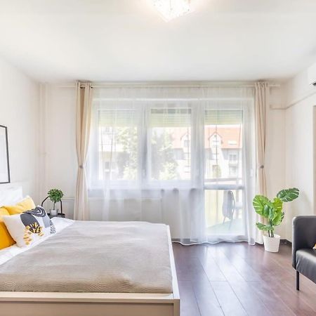 Sunny Balcony - Cute And Cozy Apartment Будапеща Екстериор снимка