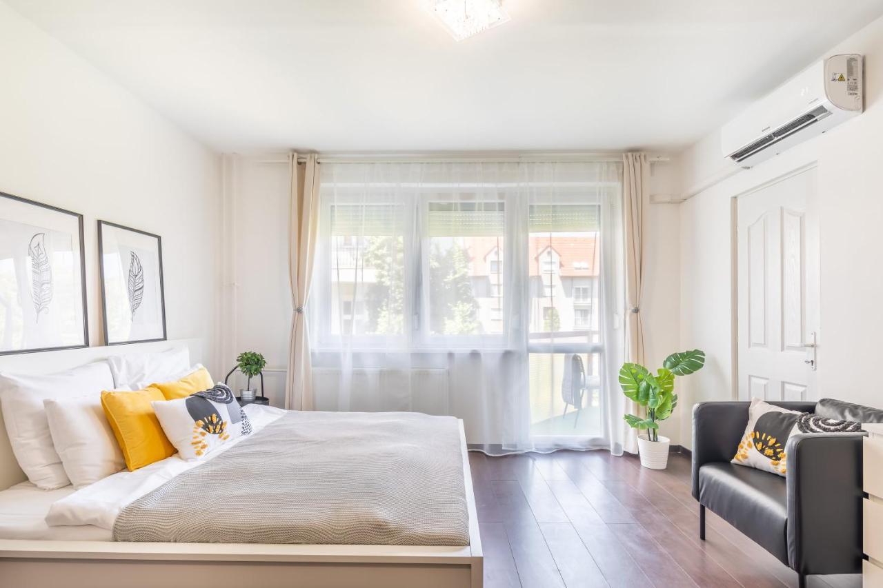 Sunny Balcony - Cute And Cozy Apartment Будапеща Екстериор снимка