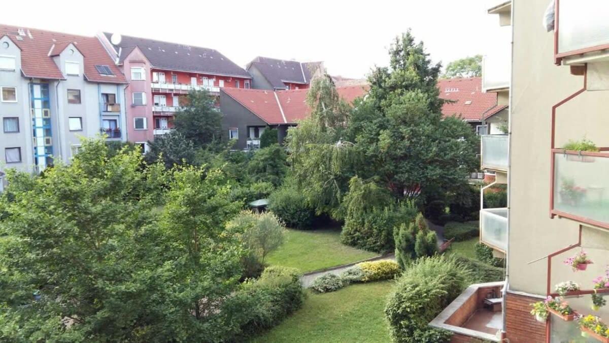 Sunny Balcony - Cute And Cozy Apartment Будапеща Екстериор снимка