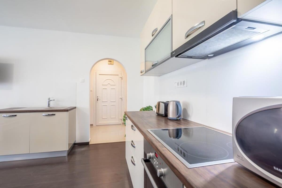 Sunny Balcony - Cute And Cozy Apartment Будапеща Екстериор снимка