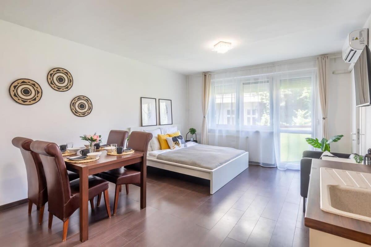 Sunny Balcony - Cute And Cozy Apartment Будапеща Екстериор снимка