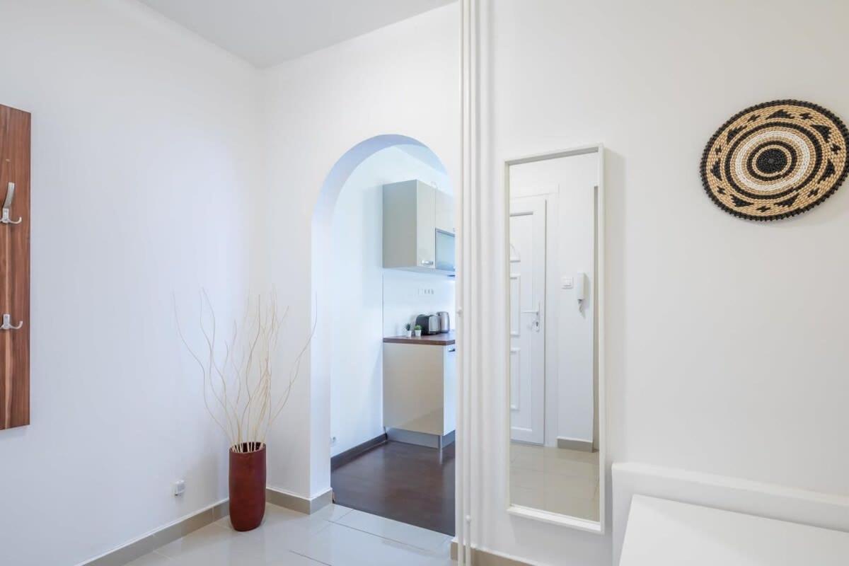 Sunny Balcony - Cute And Cozy Apartment Будапеща Екстериор снимка