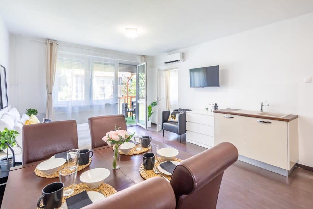 Sunny Balcony - Cute And Cozy Apartment Будапеща Екстериор снимка