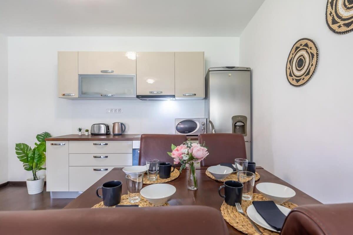 Sunny Balcony - Cute And Cozy Apartment Будапеща Екстериор снимка