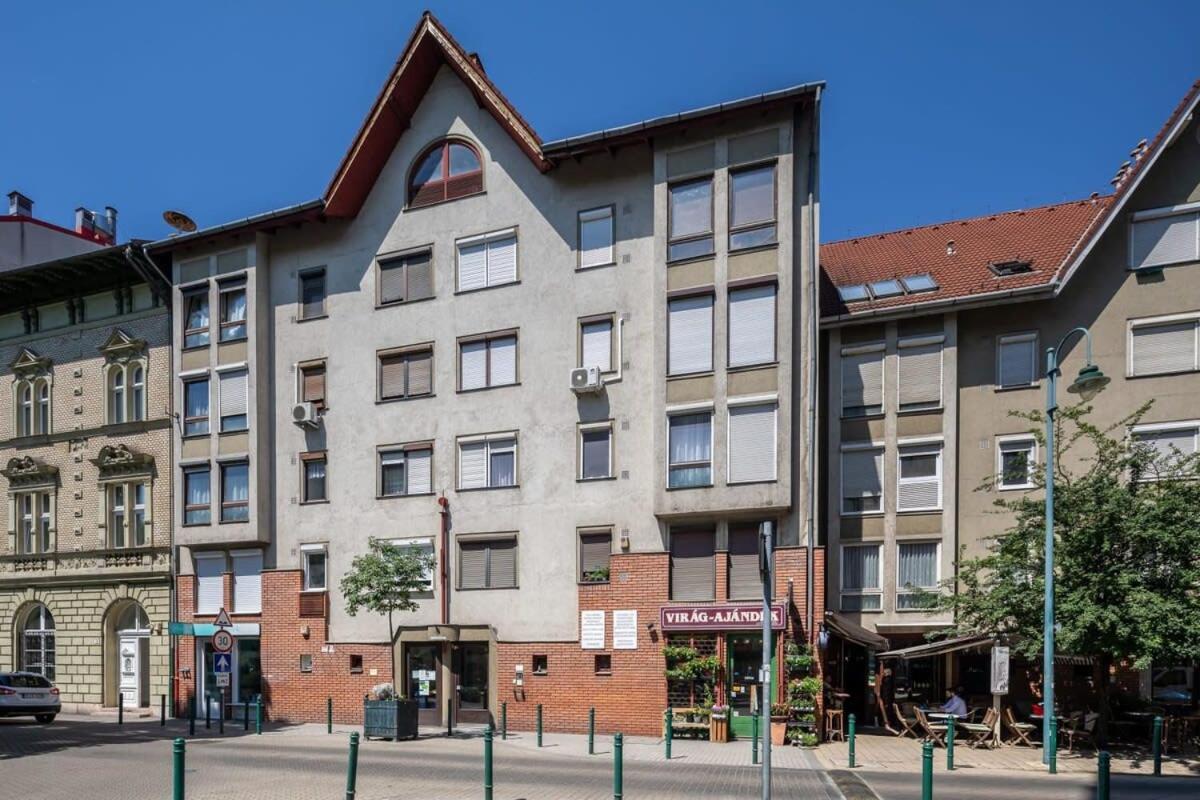 Sunny Balcony - Cute And Cozy Apartment Будапеща Екстериор снимка