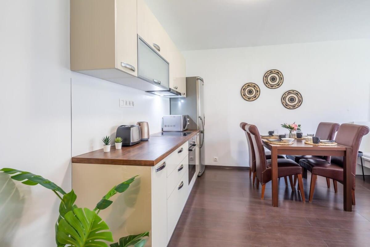 Sunny Balcony - Cute And Cozy Apartment Будапеща Екстериор снимка