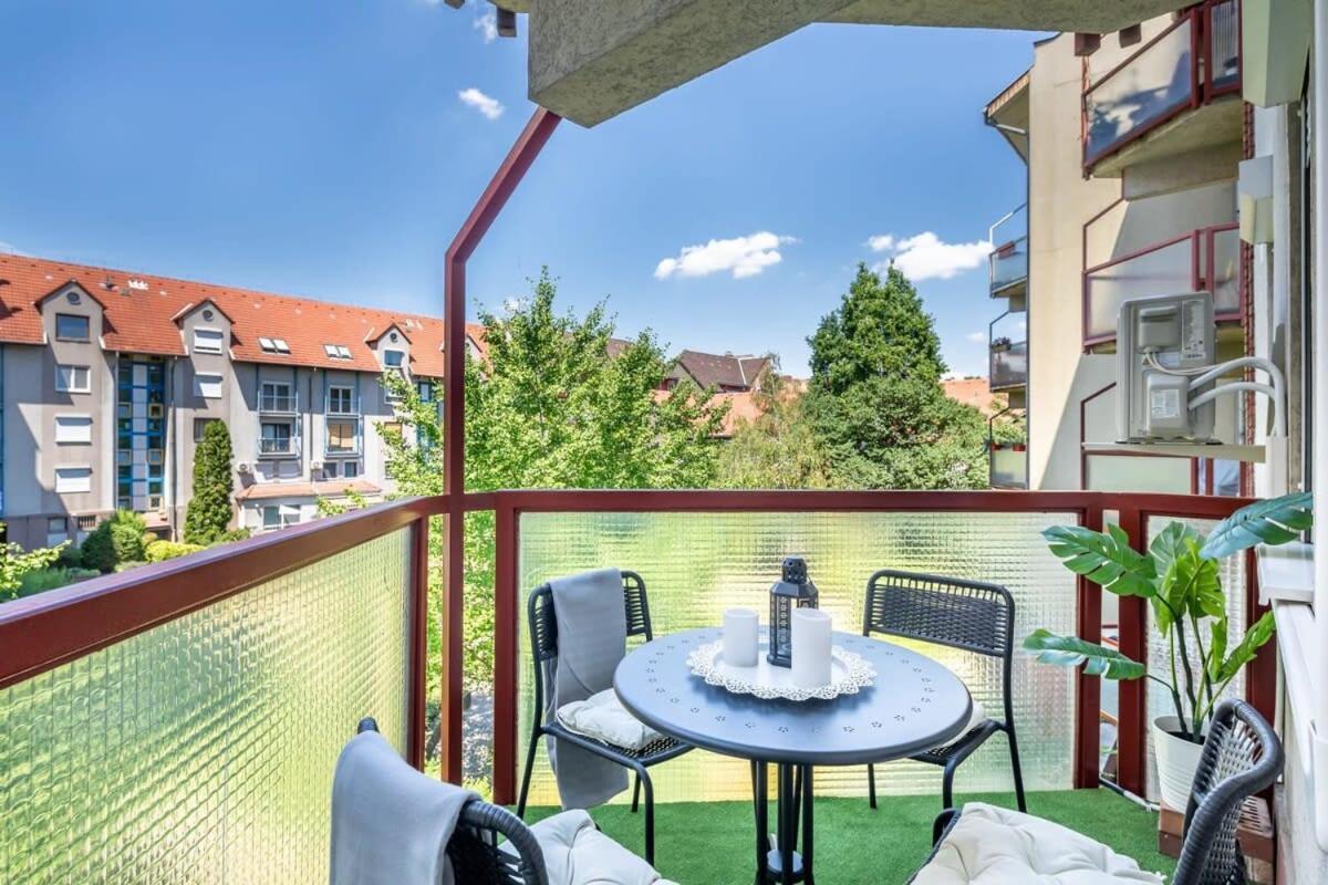 Sunny Balcony - Cute And Cozy Apartment Будапеща Екстериор снимка