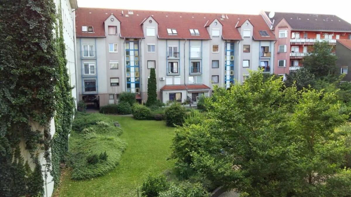 Sunny Balcony - Cute And Cozy Apartment Будапеща Екстериор снимка