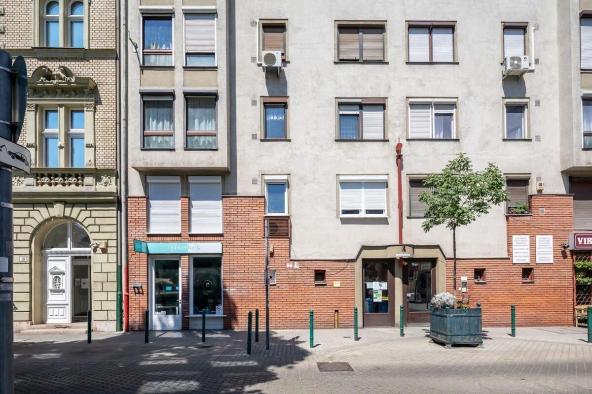 Sunny Balcony - Cute And Cozy Apartment Будапеща Екстериор снимка