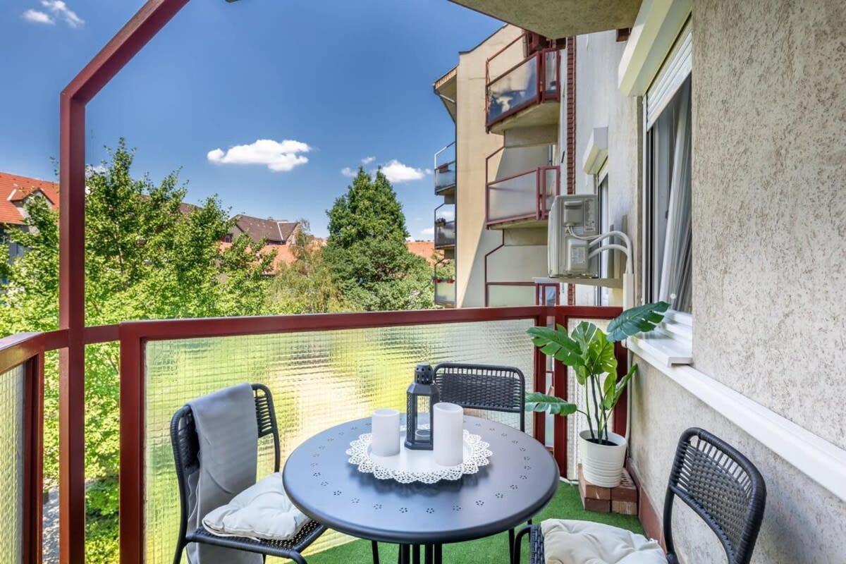 Sunny Balcony - Cute And Cozy Apartment Будапеща Екстериор снимка